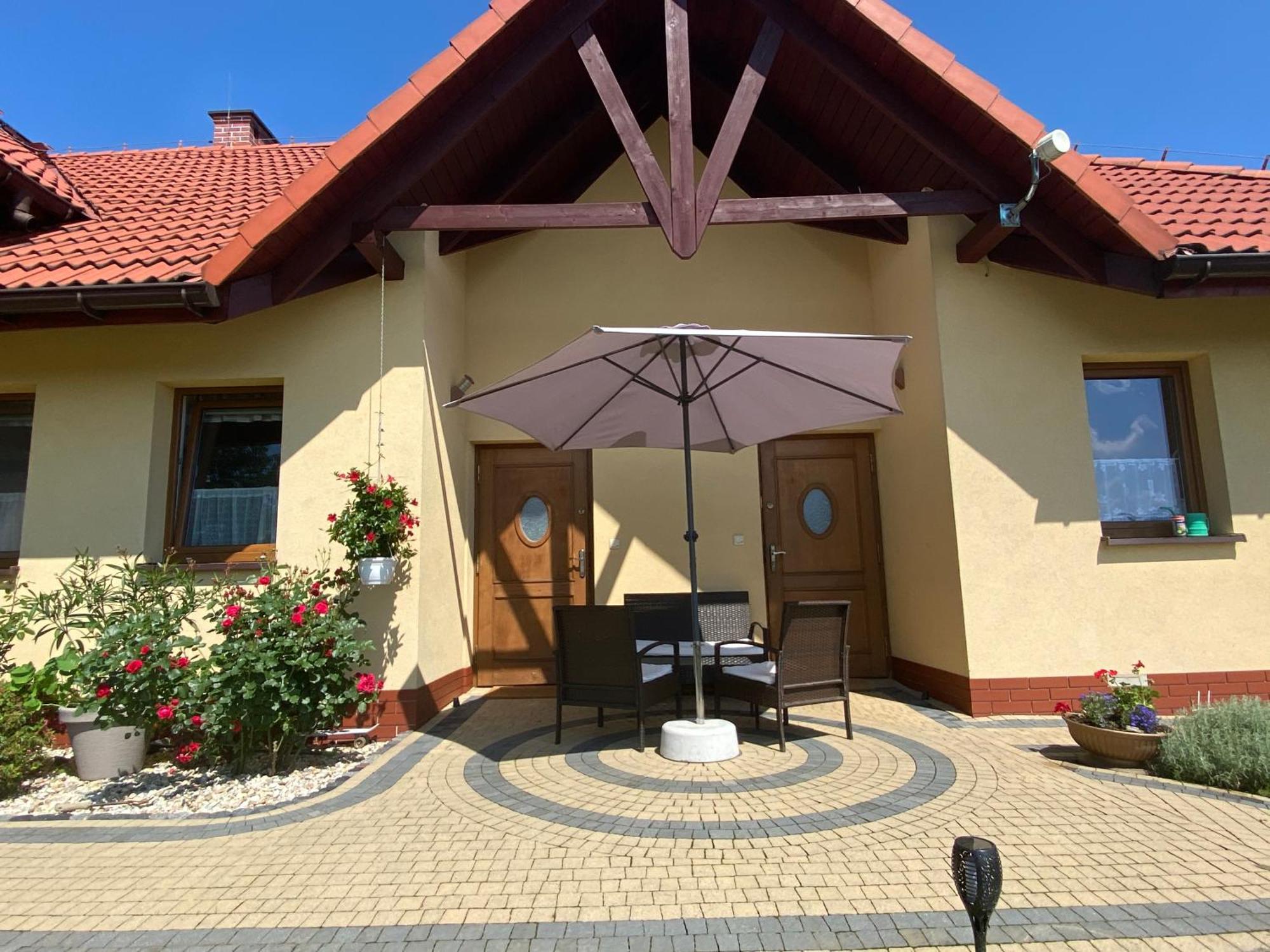 Apartament Zacisze ウストロン エクステリア 写真